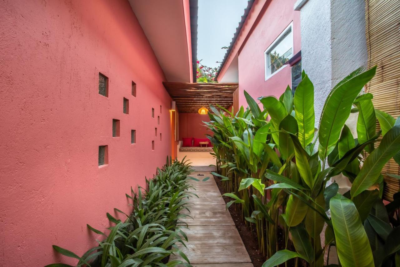 Pinkprivate Sanur - For Cool Adults Only Bed & Breakfast Dış mekan fotoğraf