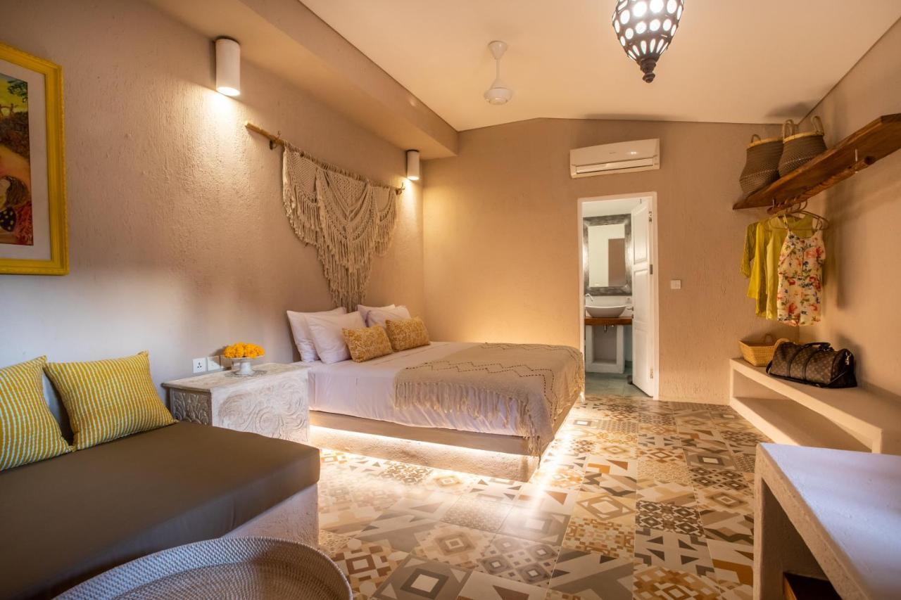Pinkprivate Sanur - For Cool Adults Only Bed & Breakfast Dış mekan fotoğraf