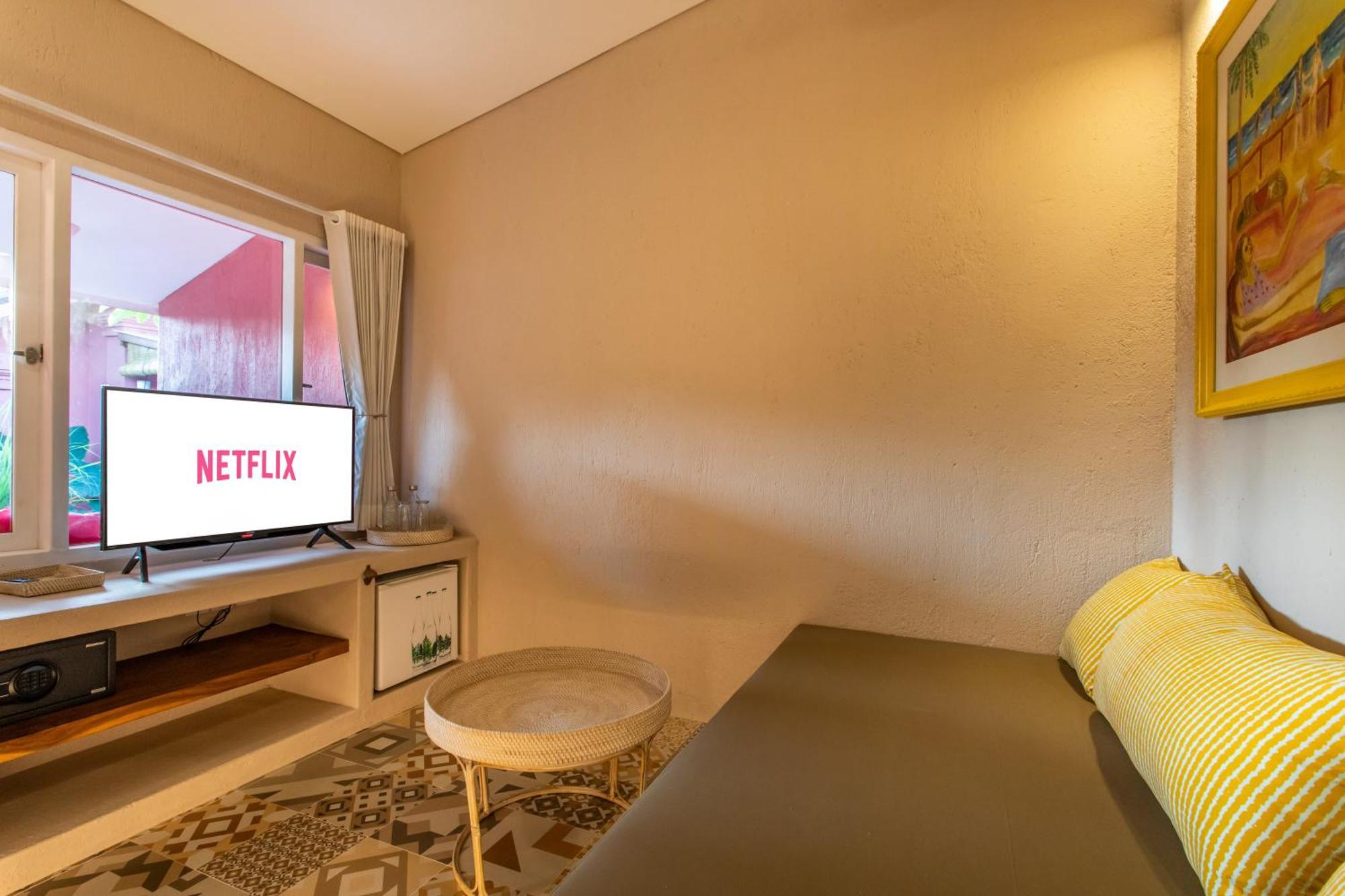 Pinkprivate Sanur - For Cool Adults Only Bed & Breakfast Dış mekan fotoğraf